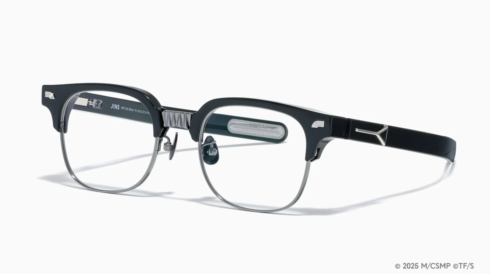 チェンソーマンモデルのコラボ眼鏡 斜め