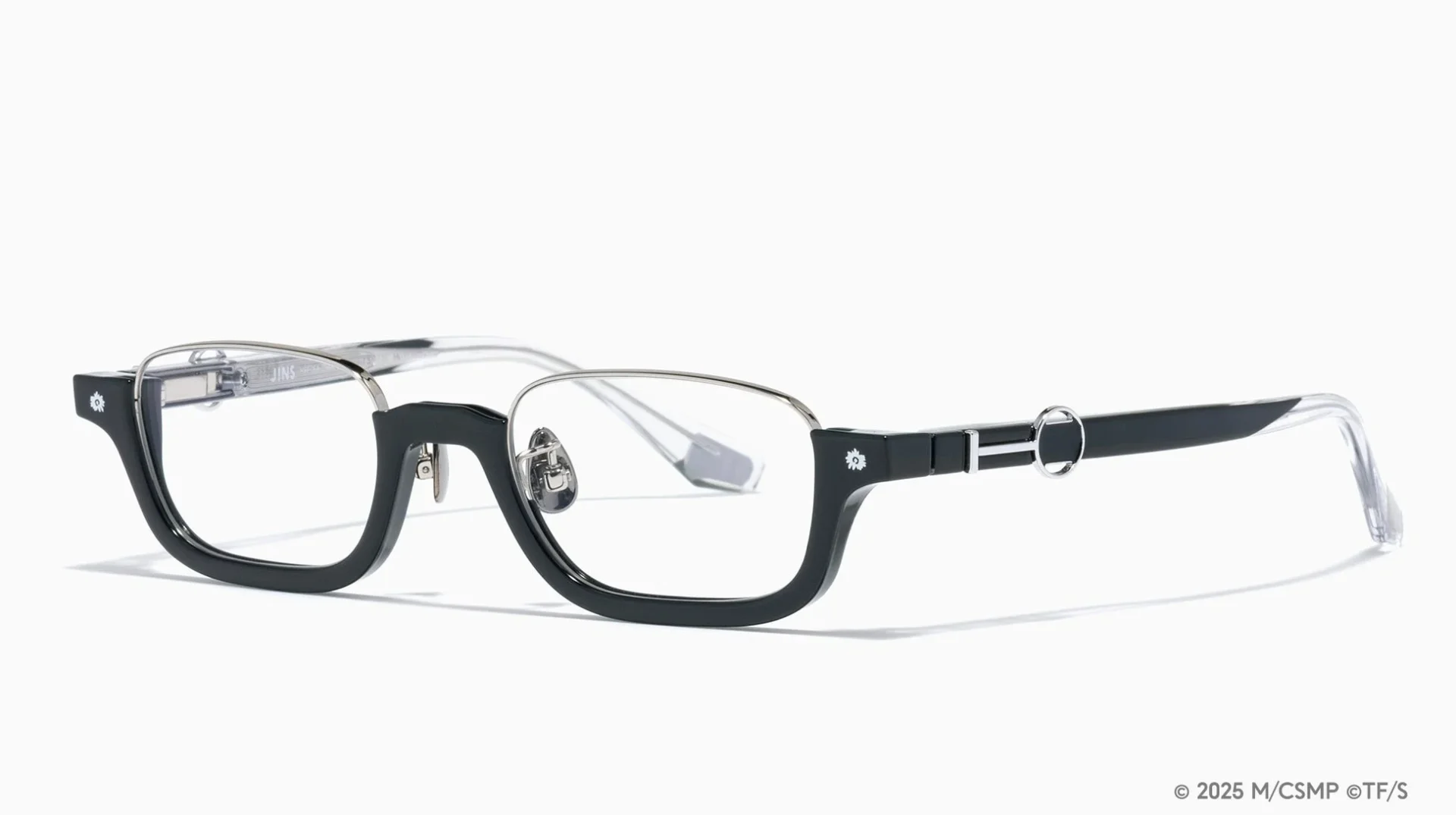 レゼモデルのコラボ眼鏡 斜め