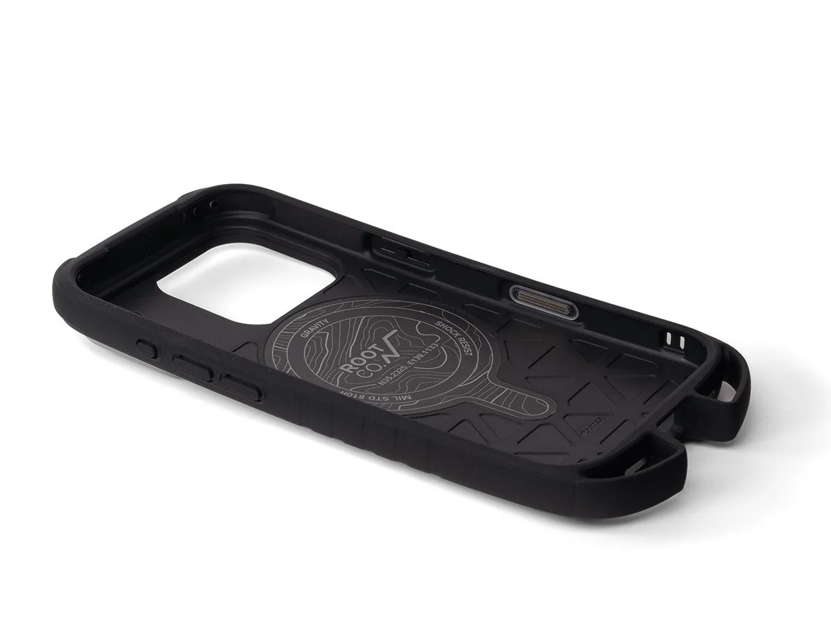 GRAVITY Rugged. ブラックのケース内側とMagSafe機構