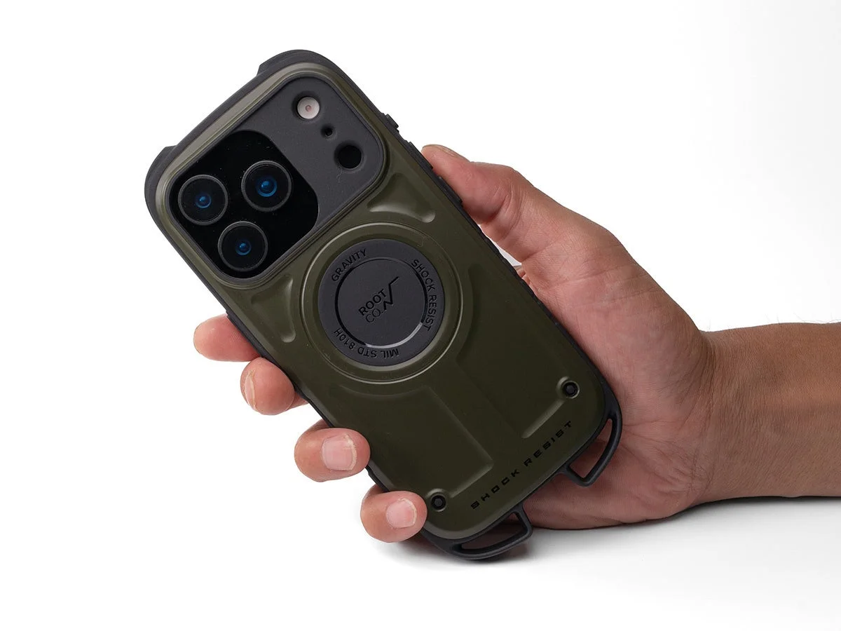 GRAVITY Rugged. カーキを手に持ったグリップ感
