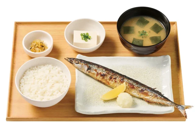 やよい軒「さんまの塩焼定食」の全体像