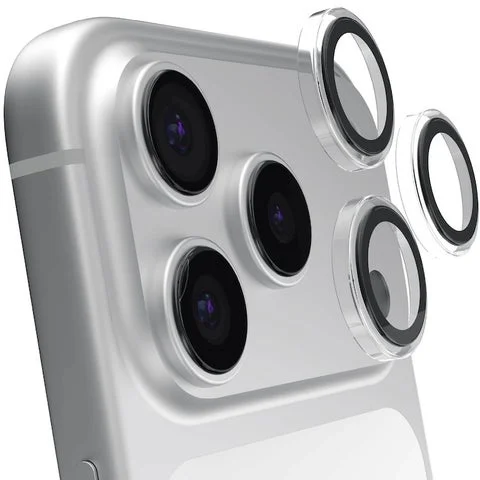 iPhone 17のカメラレンズと外れた保護ガラスのイメージ