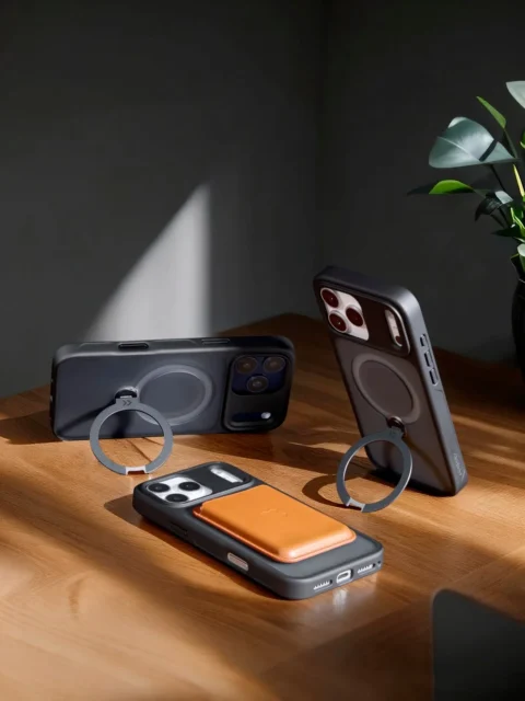 MagSafeウォレット装着のCASEKOO Shirudoケースとスタンド使用例