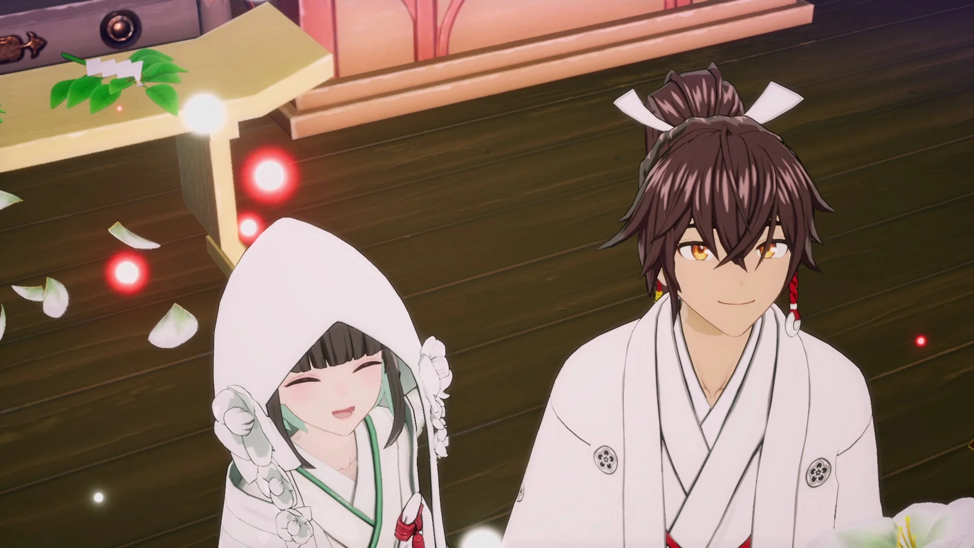 結婚式で幸せそうに微笑む主人公とパートナー