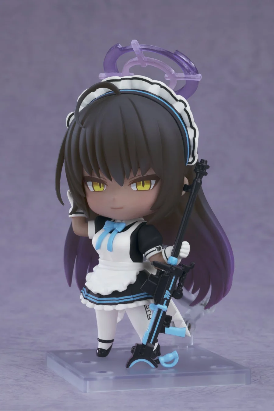 ねんどろいど 角楯カリンがスナイパーライフルを持つ姿