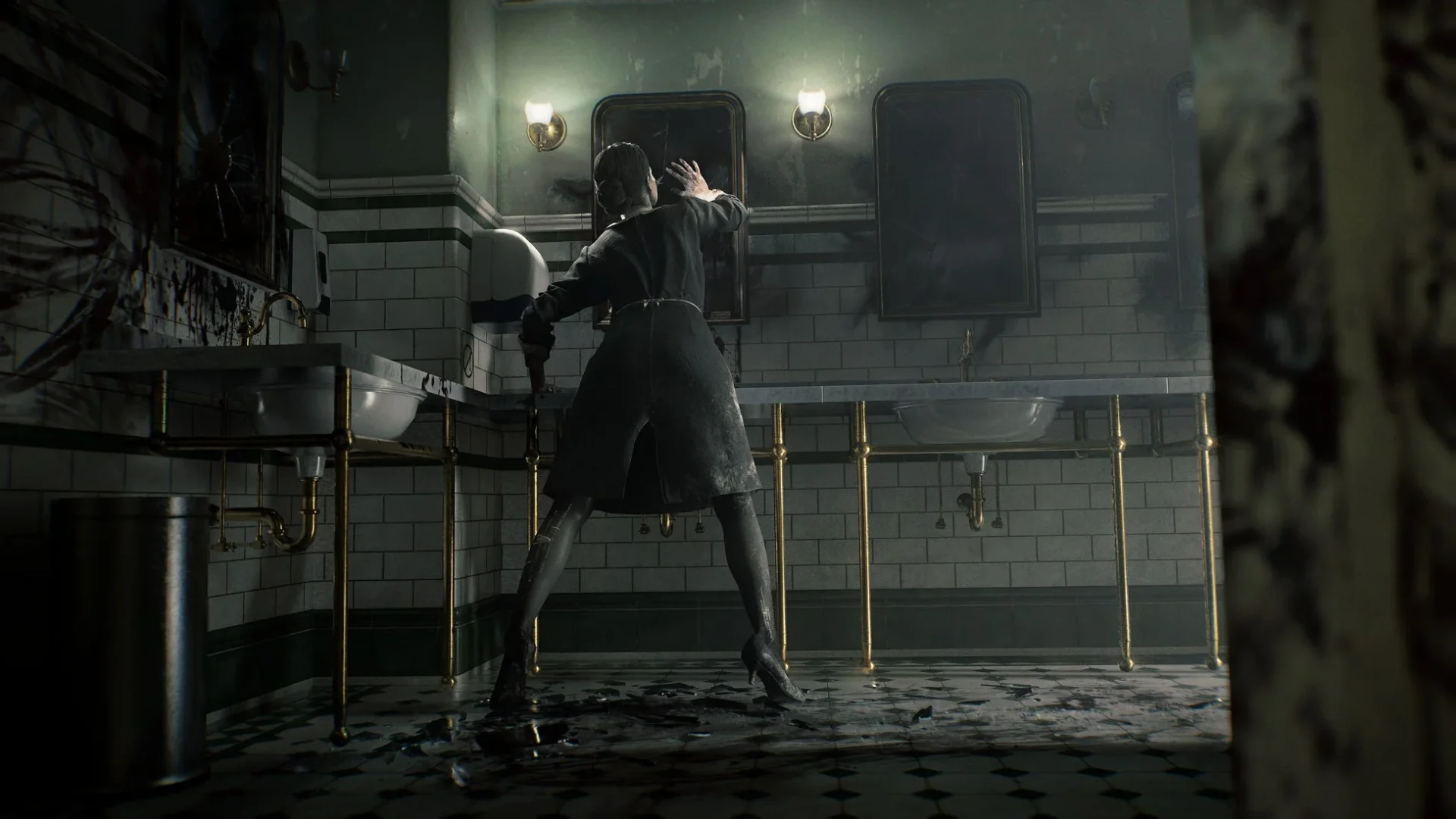 『バイオハザード レクイエム』のバスルームでのゲームプレイ画面