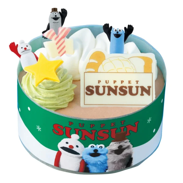 パペットスンスン クリスマスチョコケーキにキャラクターピックを飾った様子。