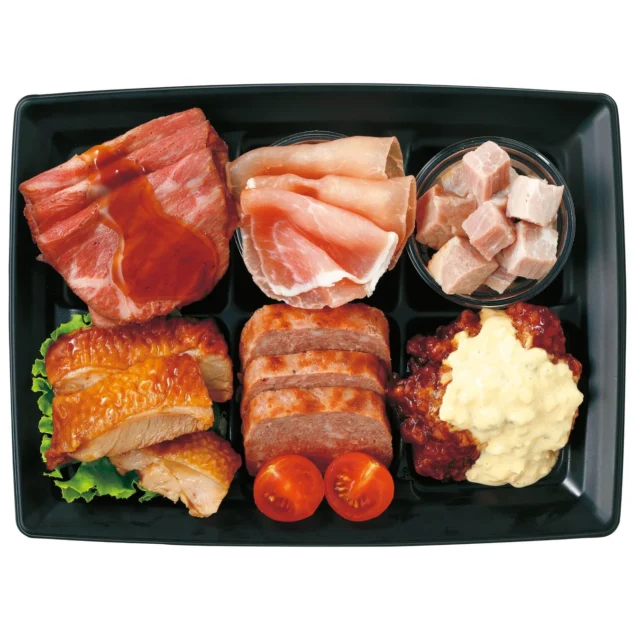 ローストビーフや生ハムなどお肉がたっぷり詰まった「ニックデリ2025」オードブル。