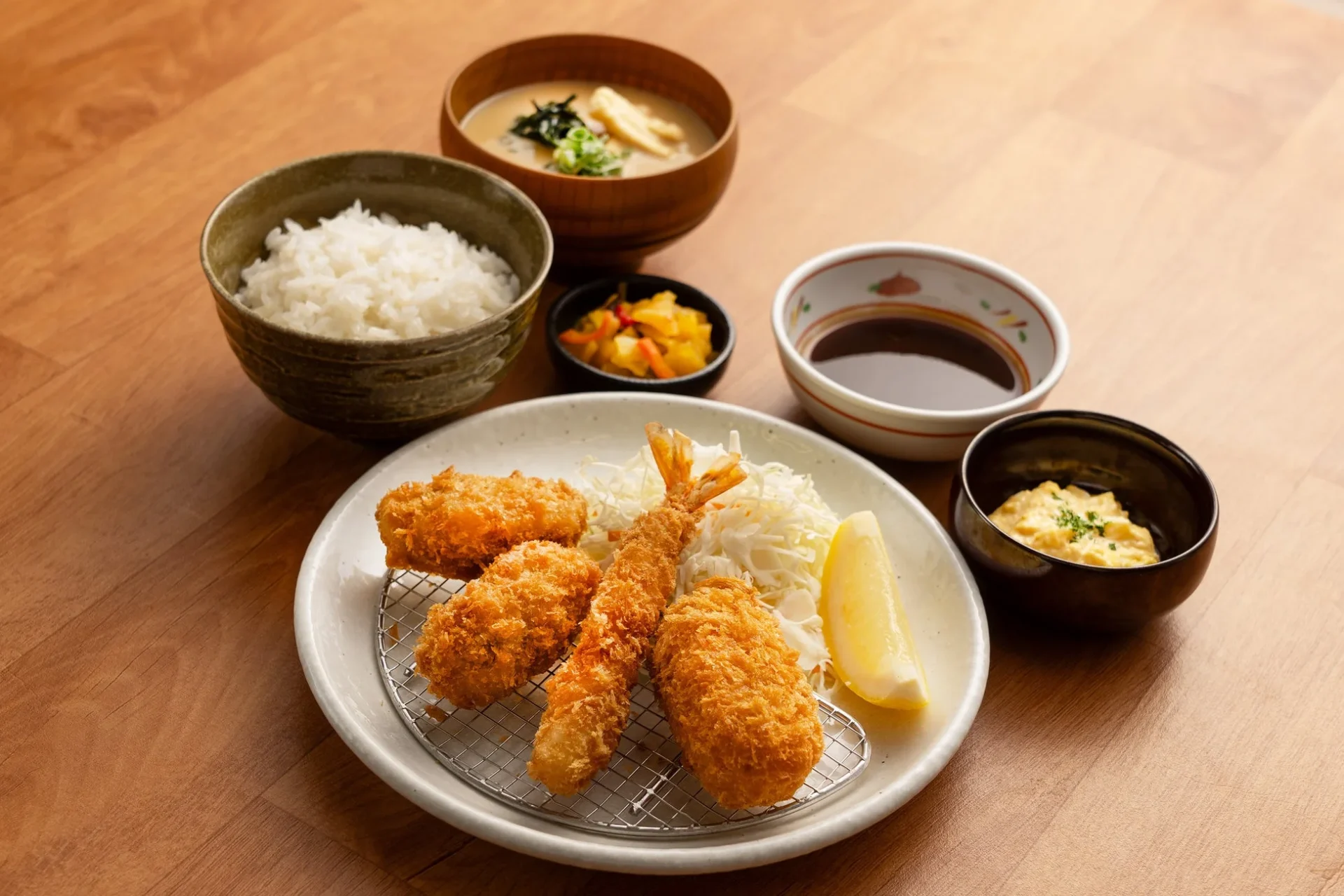 宮本むなしのカキフライミックス定食 全体像