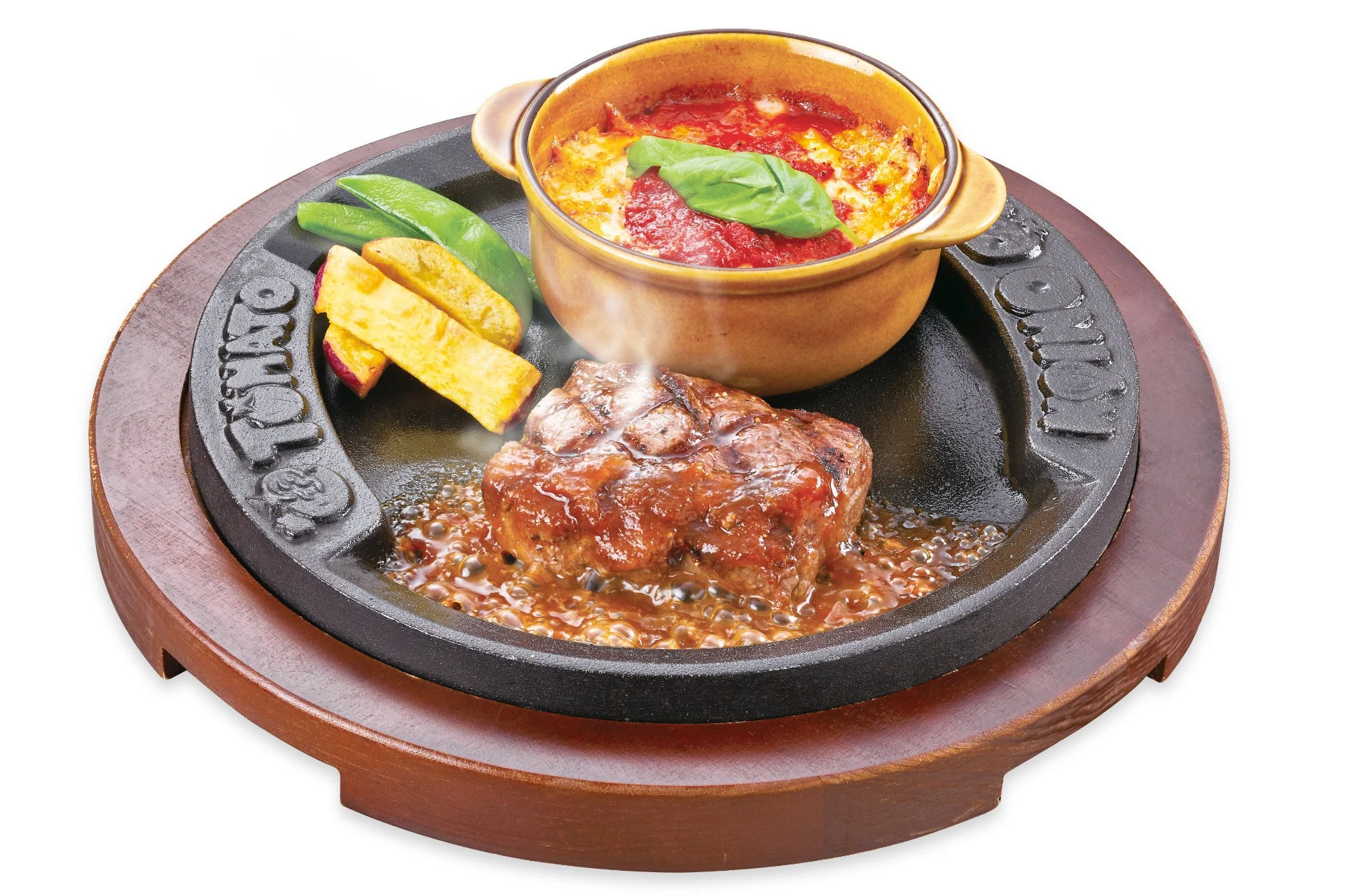 濃厚ラザニアと香ばしく焼き上げたビフテキの贅沢な組み合わせ。