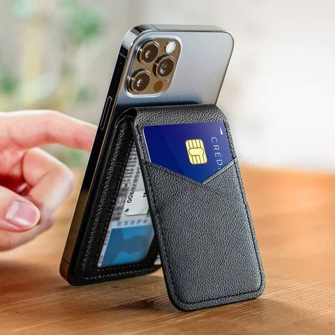 iPhoneを縦置きスタンドとして使用している様子