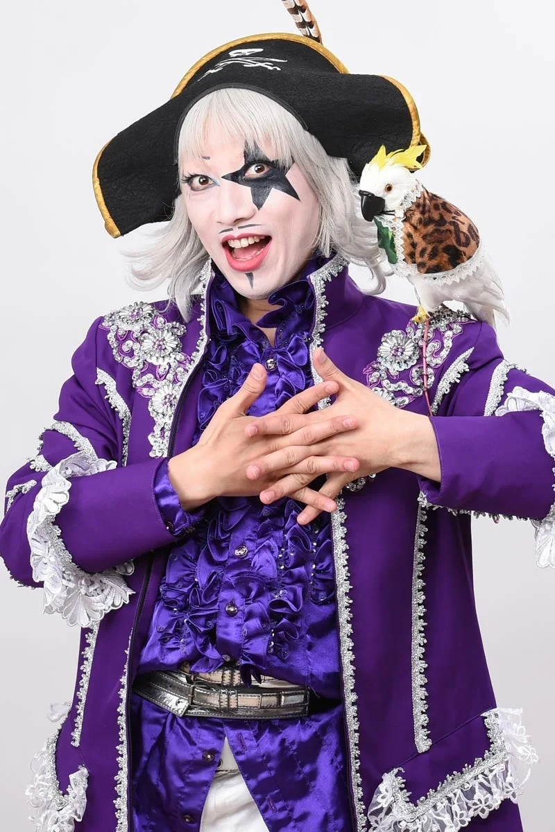 ゲスト出演するゴー☆ジャスさんの写真。