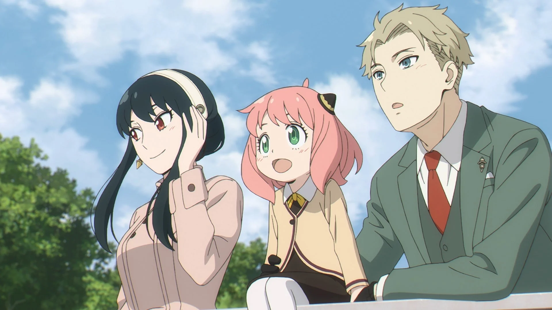 フォージャー家のロイド、アーニャ、ヨルが並ぶアニメ場面カット