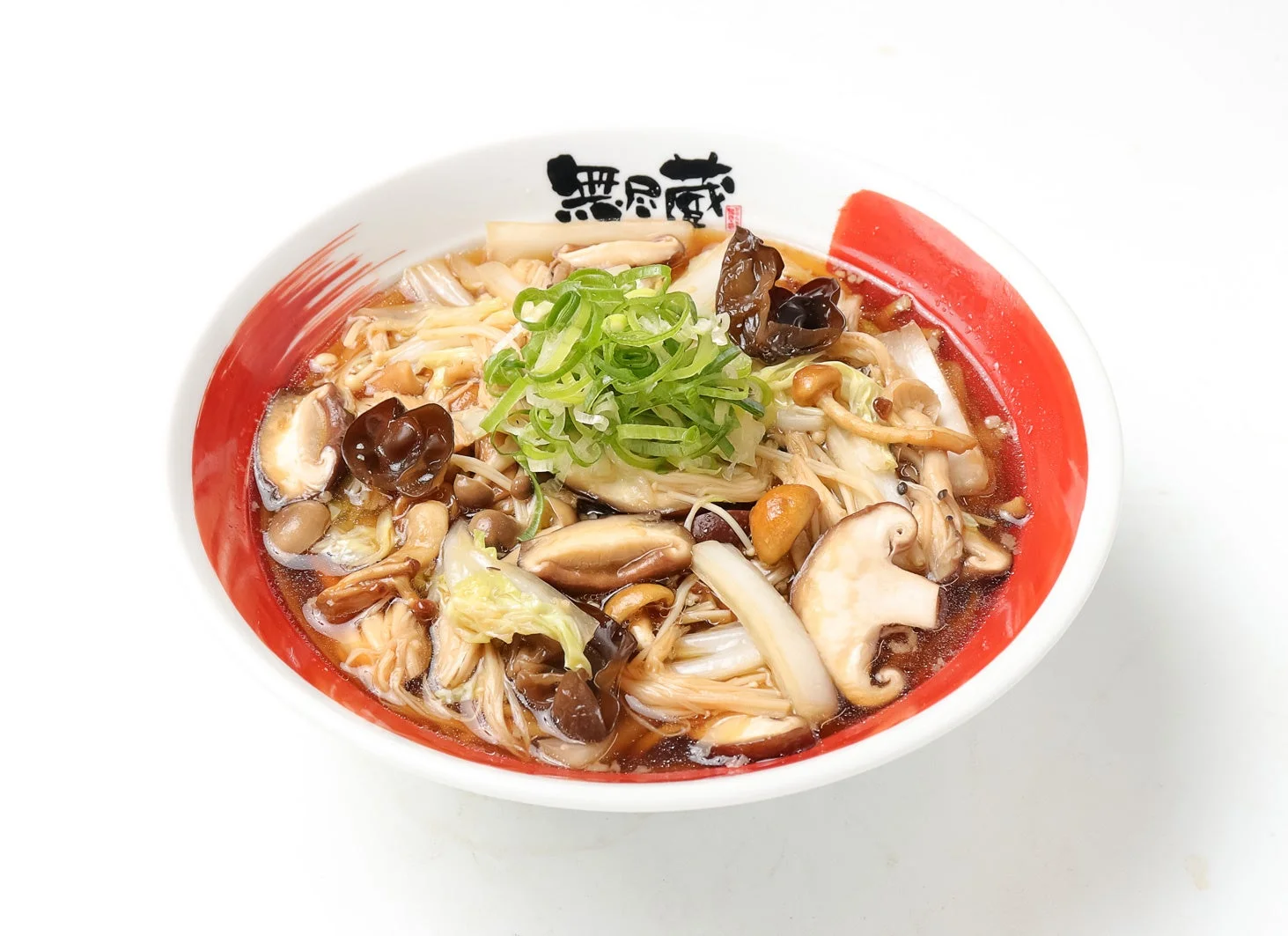 新潟醤油きのこらーめんの単品写真。たっぷりのきのこが特徴。