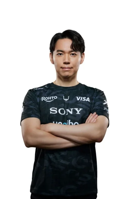 ステージイベントにゲスト出演するプロゲーマー・ときど選手
