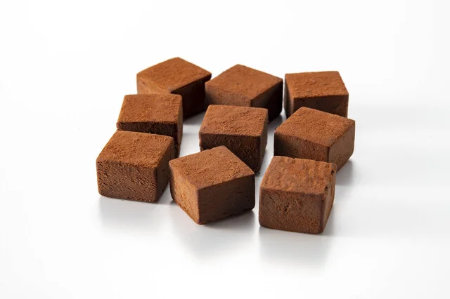 生チョコアイスに使用されるなめらかな生チョコブロック