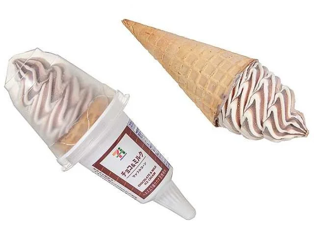 セブンプレミアム ワッフルコーン チョコ&ミルクのパッケージと本体