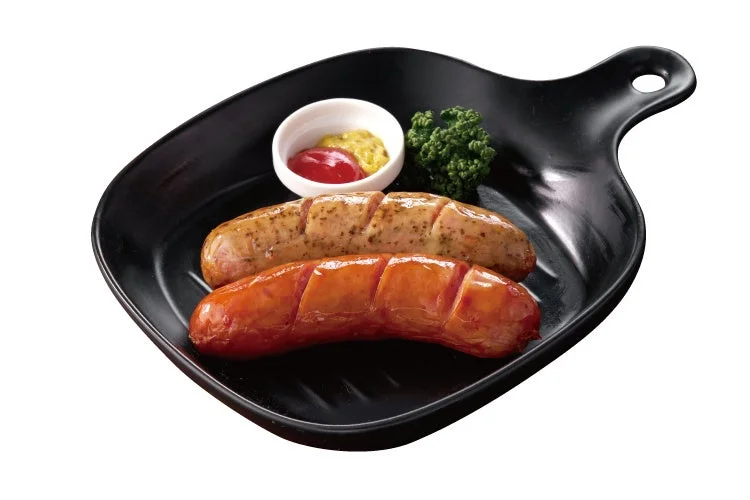 ピザクックの新商品『粗挽きポークフランク（プレーン＆バジル）』