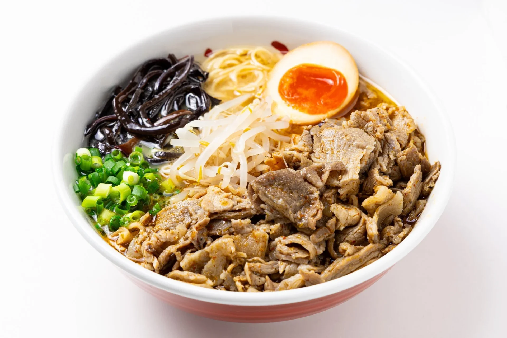旨ッ辛ッ豚肉ラーメンの豚肉ダブル盛り