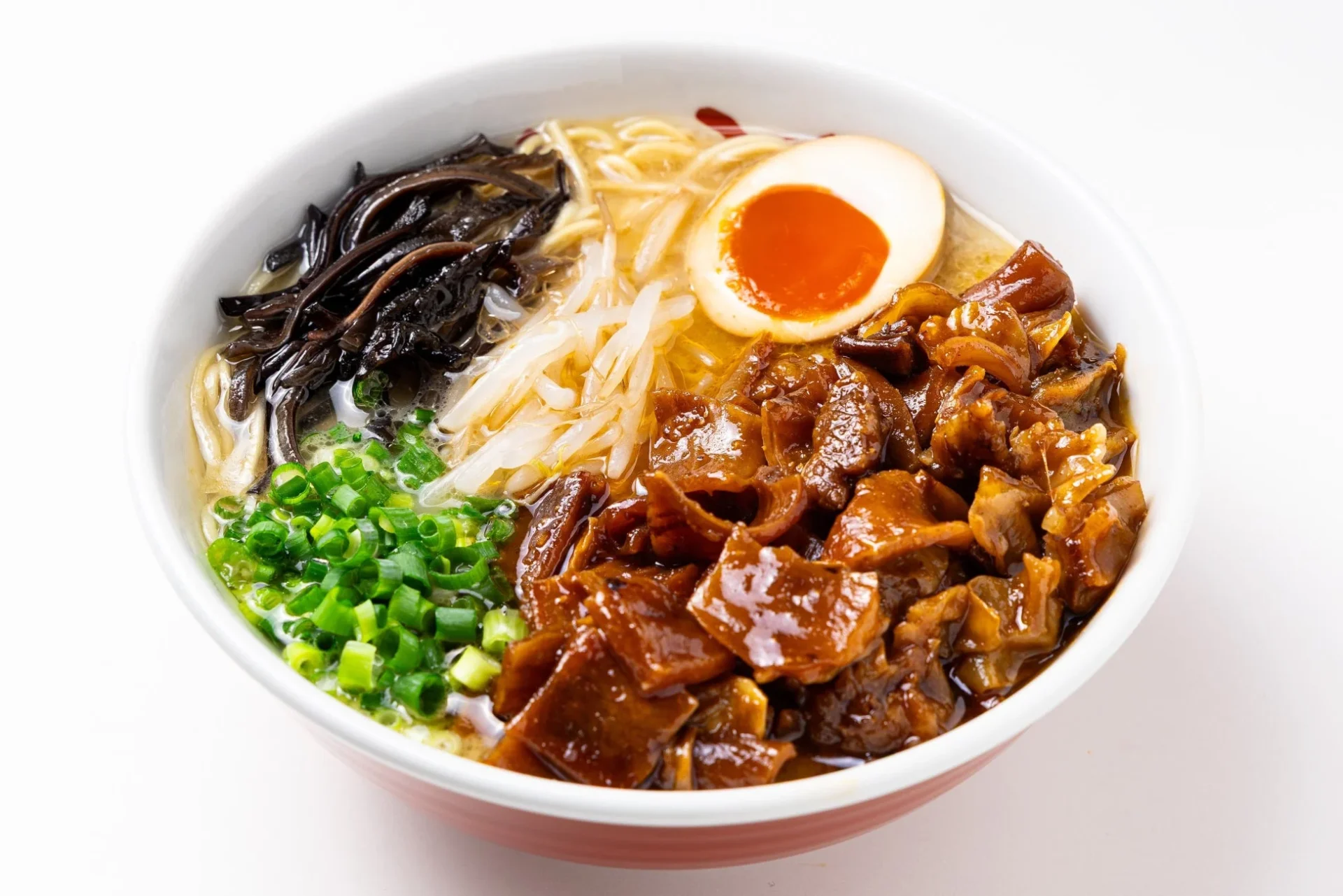 しみ旨の牛すじラーメンの牛すじダブル盛り