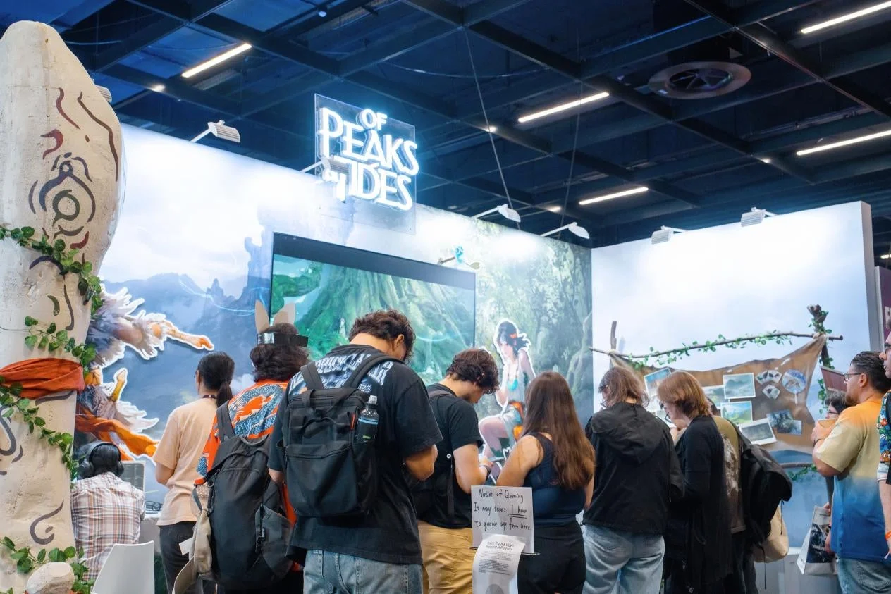 gamescom2025の『山外山』ブースに集まる人々