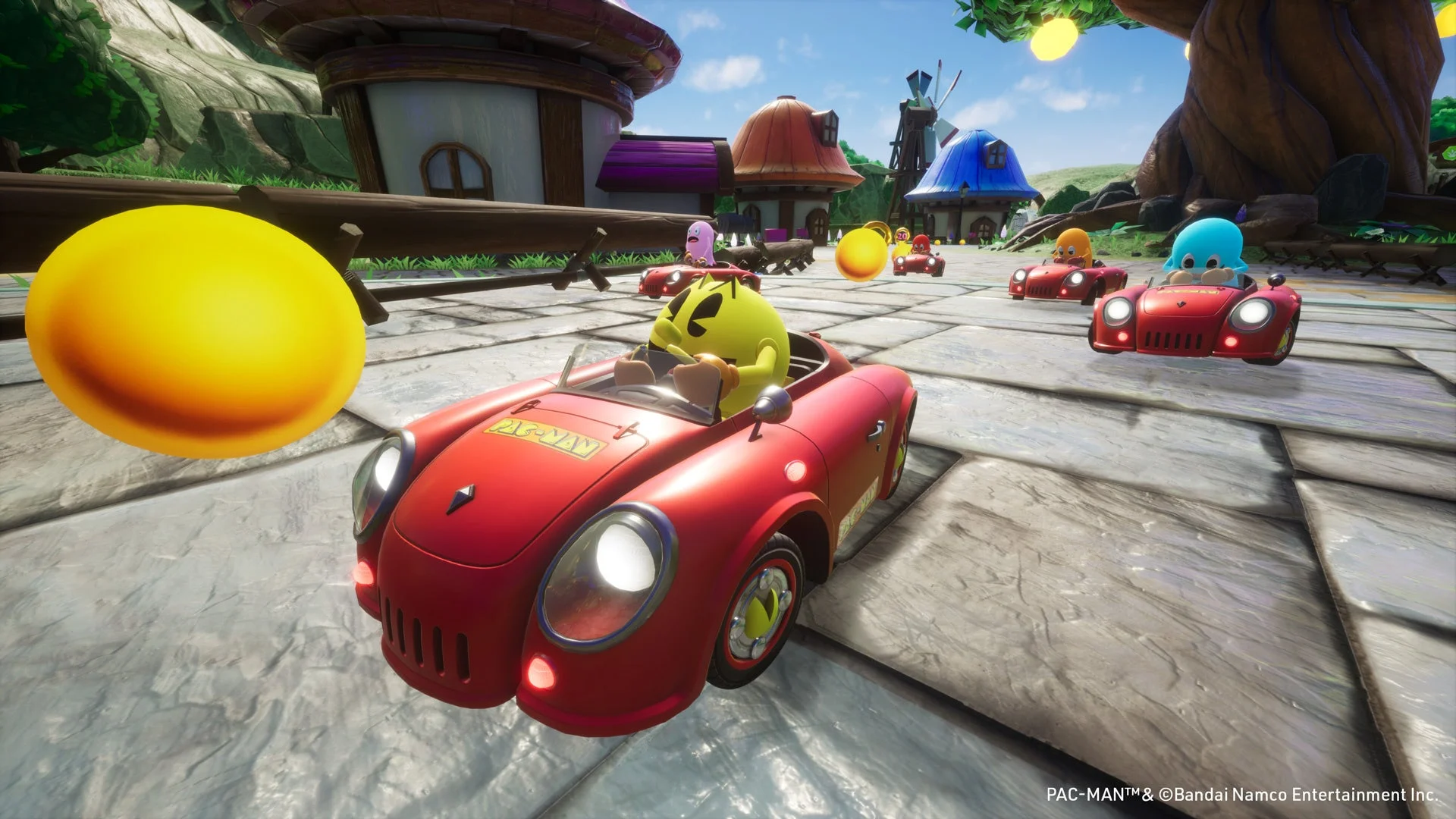 パックマンが赤い車に乗ってレースするゲーム画面