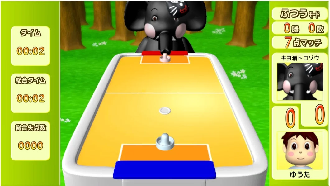 キヨ猫のお面をかぶったトロゾウと対戦するエアホッケーのゲーム画面