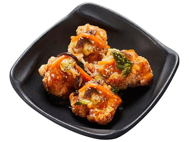 中華野菜あんかけがかかった『ジューシーとり唐揚げ』。