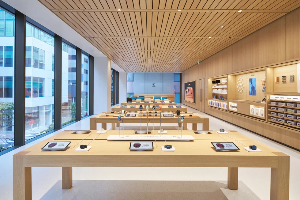 Apple 銀座店内に展示された最新Apple製品