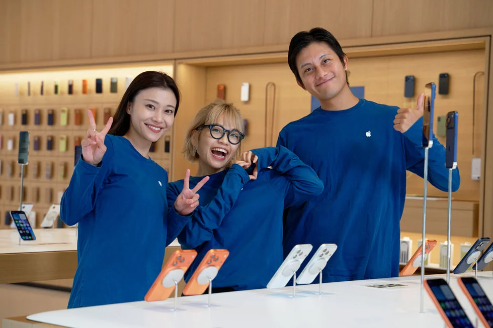 Apple 銀座で働く笑顔のスタッフたち