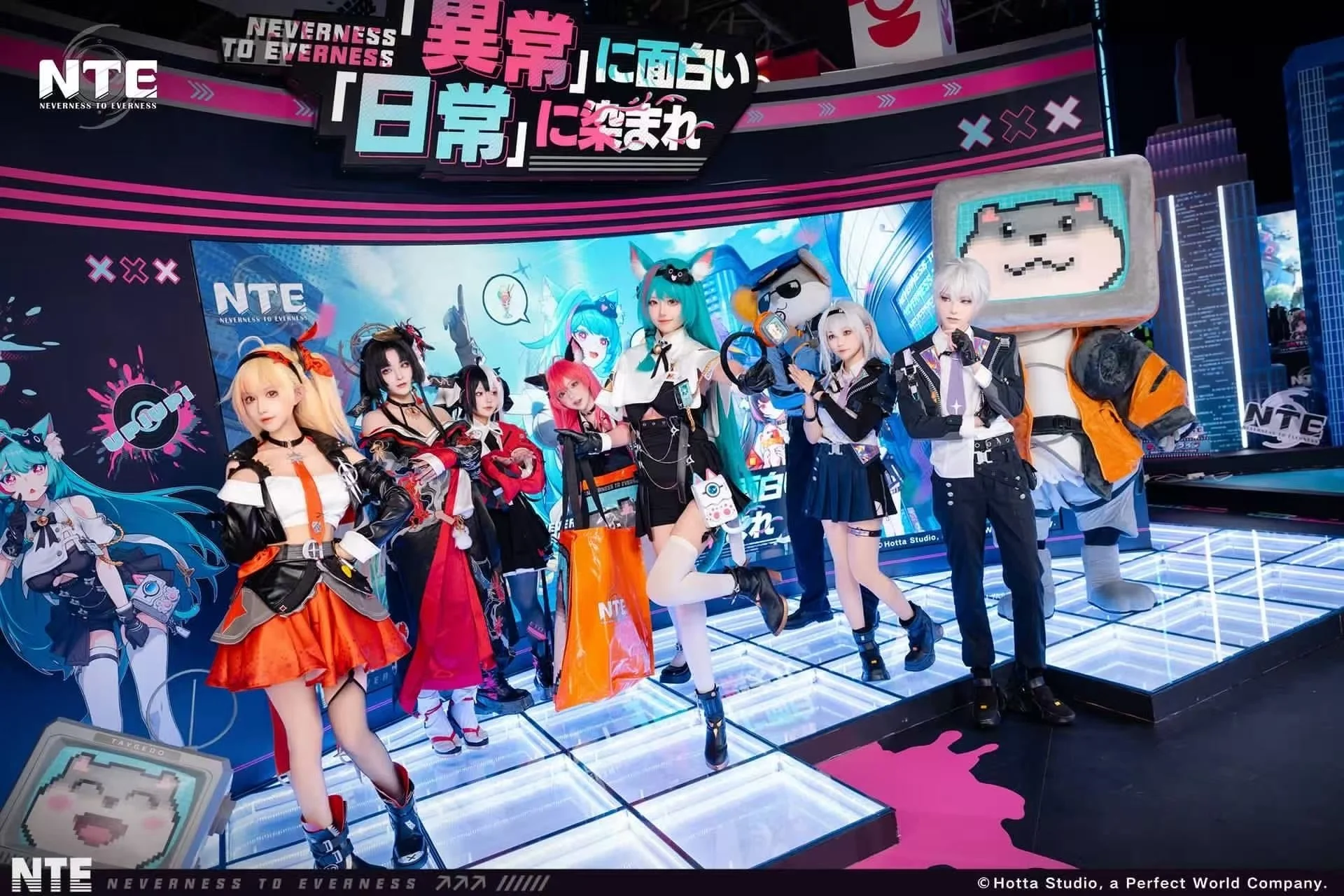 『NTE: Neverness to Everness』ブースに集結したコスプレイヤーたち