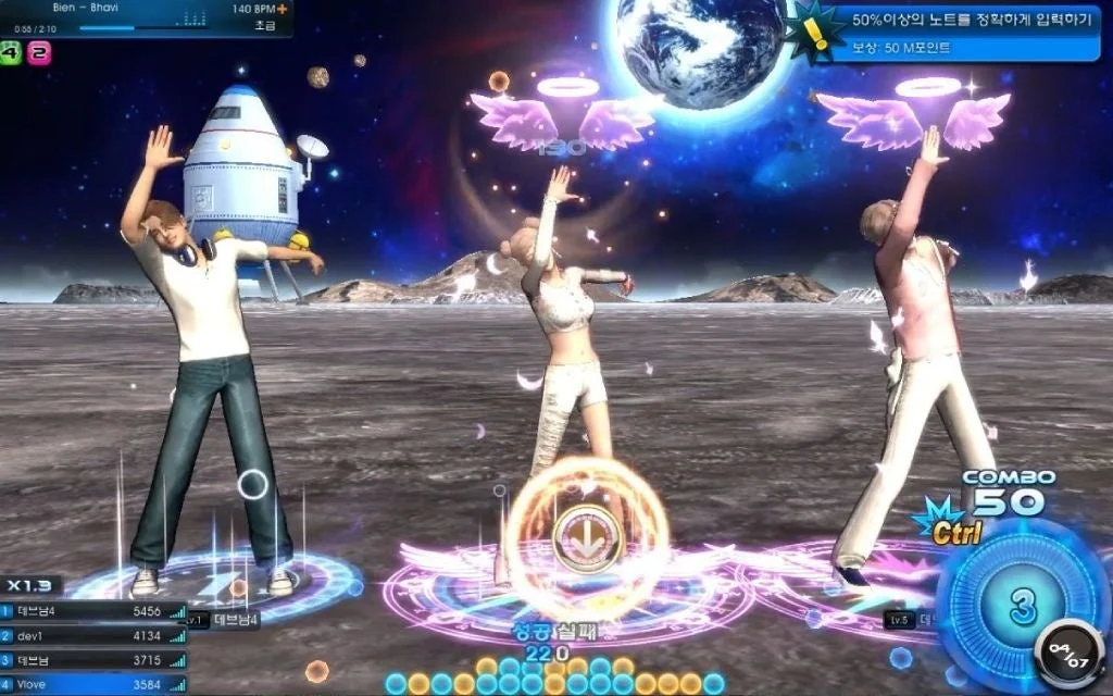 『Club M Star』の宇宙をテーマにしたステージでダンスを踊るキャラクター