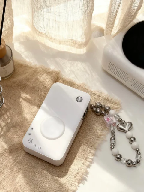 RORRY H1モバイルバッテリーのホワイトモデルとApple Watch充電部分