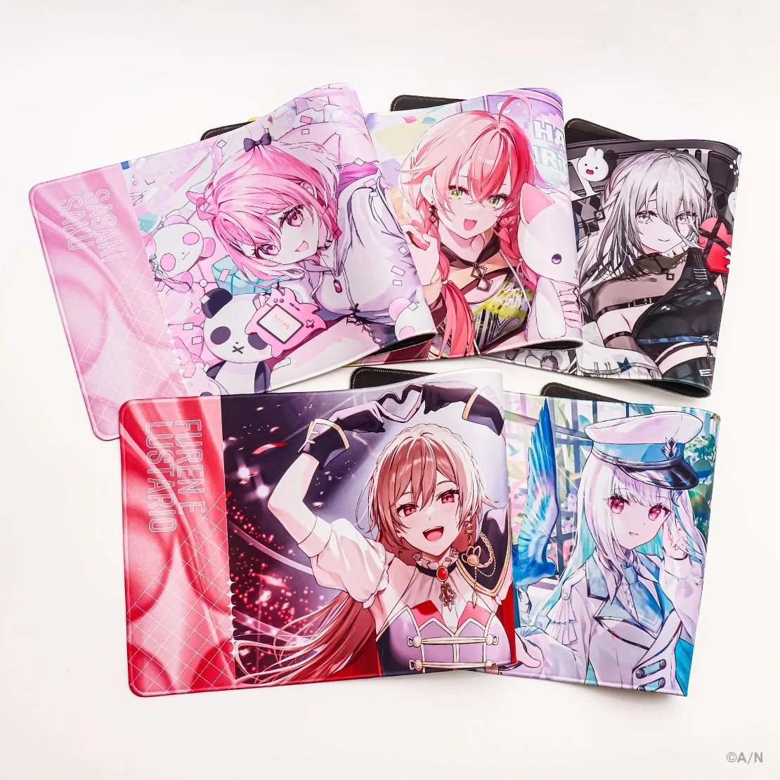 「にじさんじカードサプライ vol.1」大判ラバーマットの一部（笹木咲、獅子堂あかり、ソフィア・ヴァレンタイン、フレン・E・ルスタリオ、リゼ・ヘルエスタ）