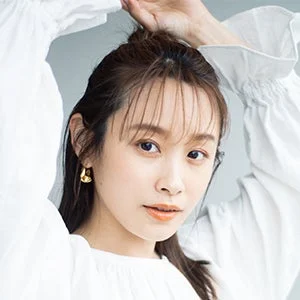 女優・モデルの高橋愛さんの顔写真