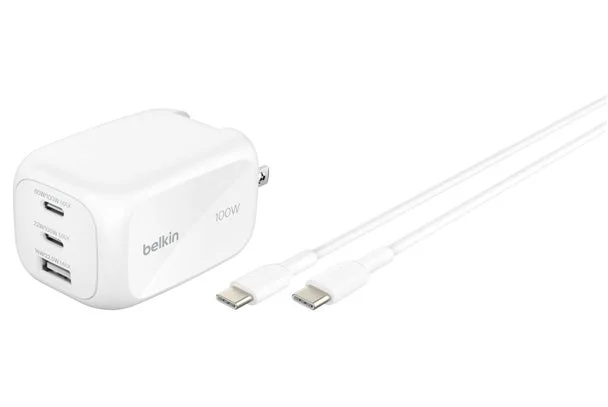 ノートPCも充電可能なBelkin BoostCharge Pro 3-Port GaN Wall Charger 100WとUSB-Cケーブル