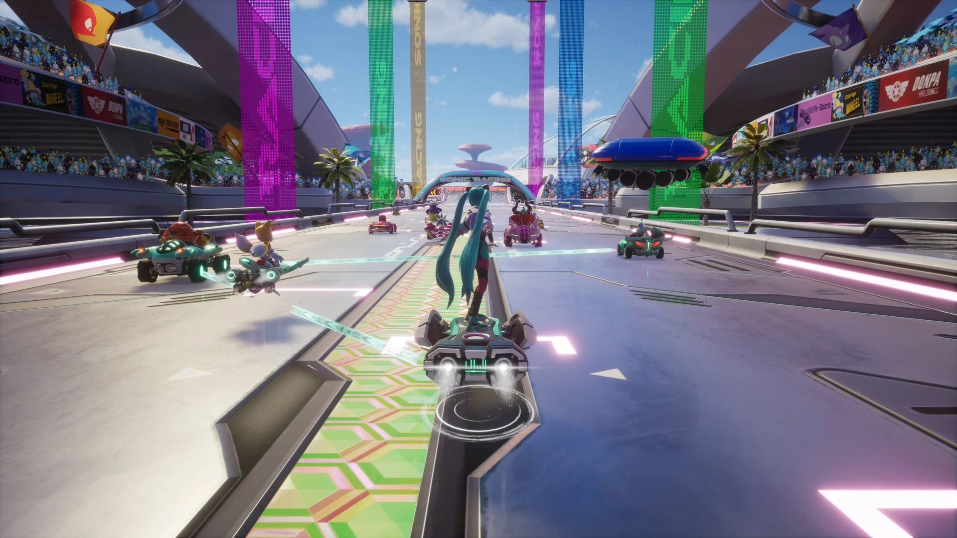 ソニックレーシング クロスワールドで初音ミクがレースするゲームプレイ画面