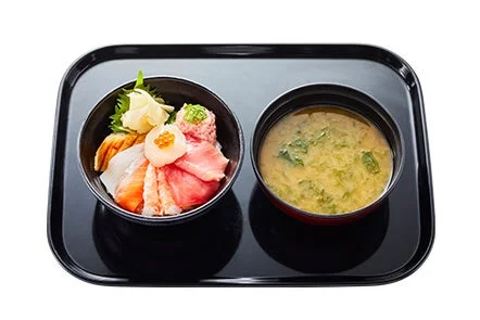 9種の海鮮が楽しめる海鮮丼とあおさの味噌汁のセット