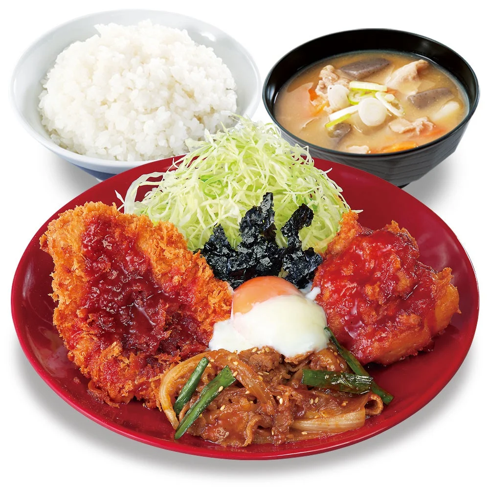 温玉が乗った牛豚鶏のプルコギビビンカツ定食