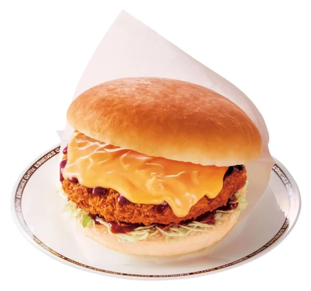 コメダ珈琲店 ドデカチーズメンチバーガーのアップ画像