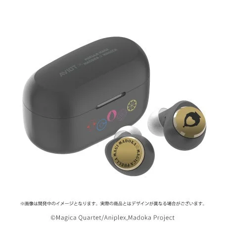 ソウルジェムをモチーフにしたイヤホン本体とケース