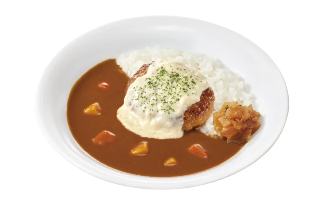 すき家の新商品「チーズインハンバーグカレー」の公式画像