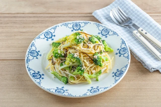 ブロッコリーとキノコのパスタ料理