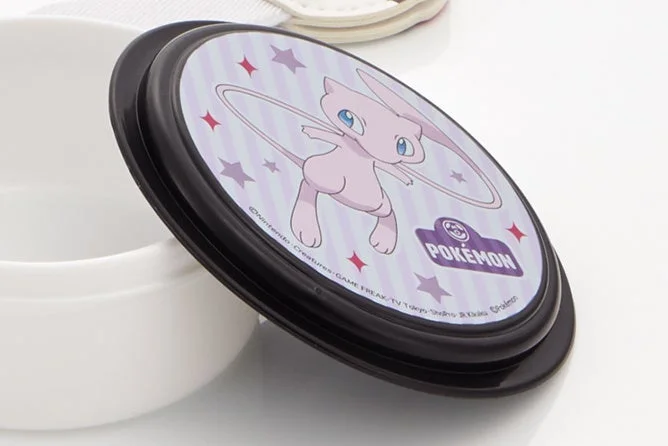 ランチボックス中容器のフタに描かれたミュウ