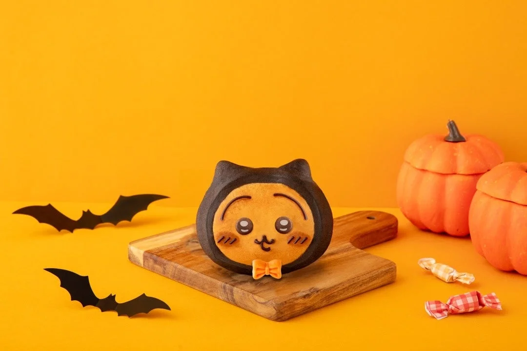 黒猫姿のうさぎパン（かぼちゃあん）