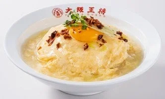 たまごまみれの親子天津飯のクローズアップ写真