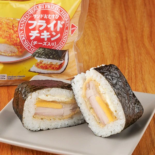 ファミリーマート新商品 サンドおむすび フライドチキンチーズ入り