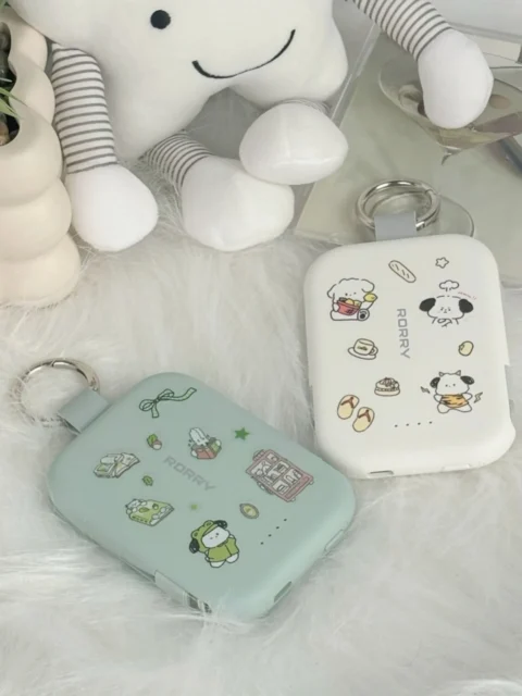 グリーンとホワイトのRORRY T1モバイルバッテリー(カスタマイズ例)
