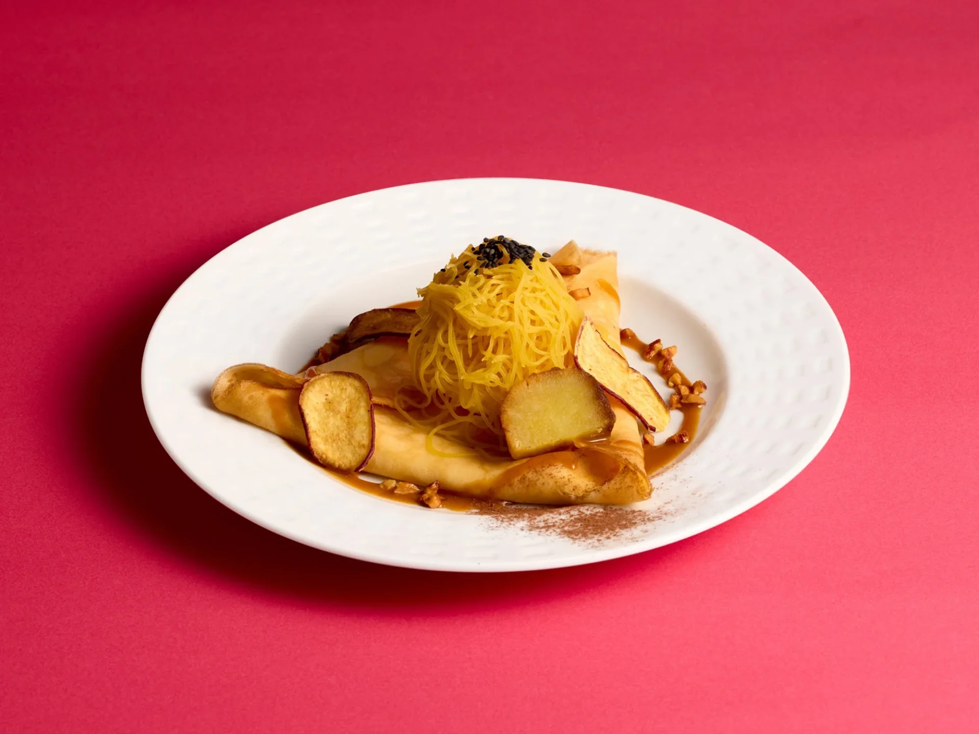 ねっとりとしたおいもペーストをたっぷりしぼった「おいもンブランのクレープ」