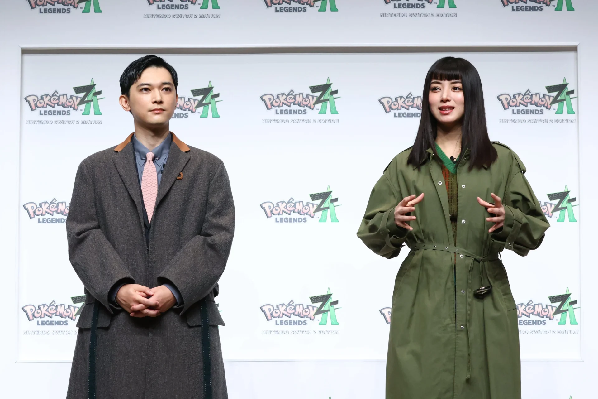 新TVCM衣装で登壇した吉沢亮さんと池田エライザさん